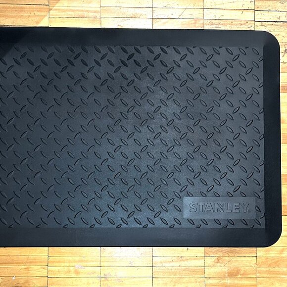 NEW STANLEY BLACK 20.5"X31" ANTI-FATIGUE UTILITY MAT - Picture 1 of 4